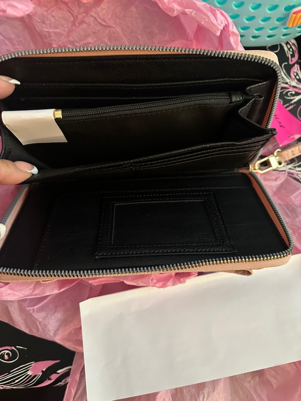 Elegant Pink Crocodile-Embossed Women's Wallet - Picture 6 of 6